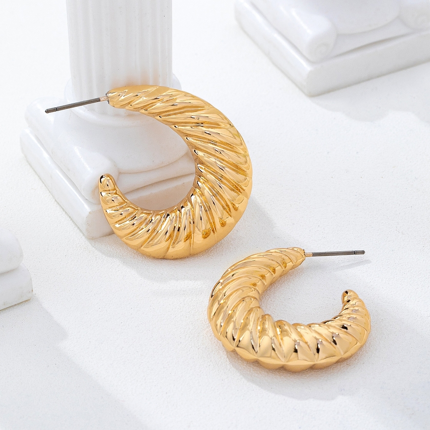 Vintage-Inspired Gold-Tone Ribbed Hoop Earrings