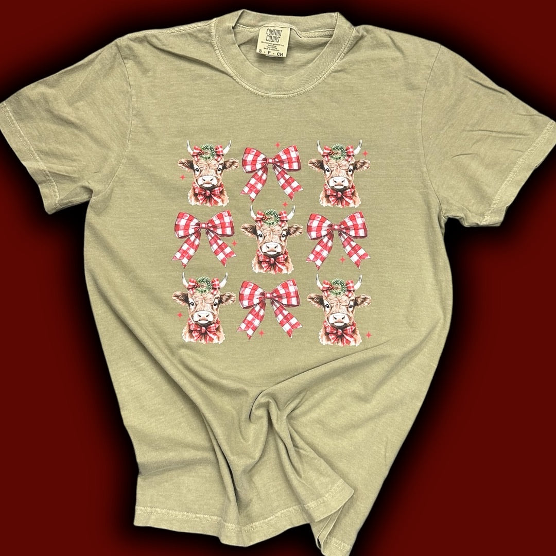 Christmas Highland Cow Bow Coquette T-Shirt