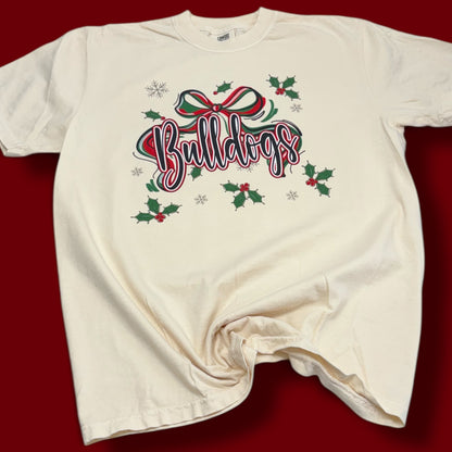 Bulldogs Christmas Bow Mistletoe T-Shirt